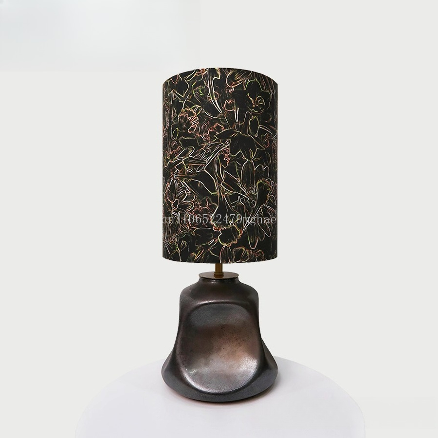 Century Textile & Sewing Supply - Настольная лампа из позолоченной ткани Liberty: